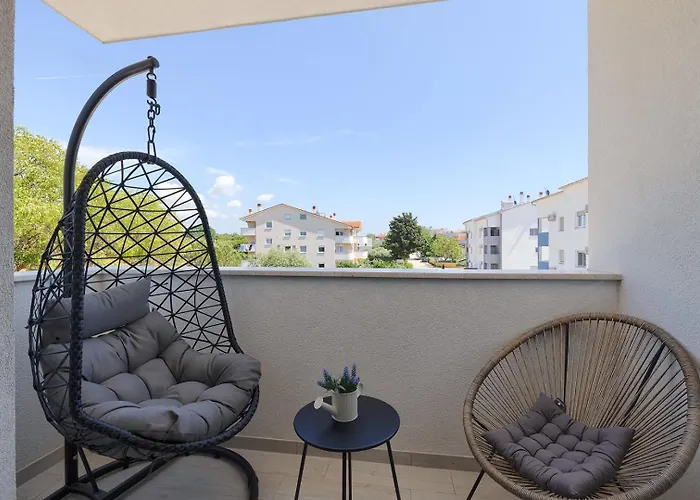 아파트 Brand New Excellence 풀라