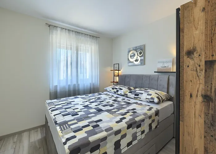 Brand New Excellence 아파트 풀라