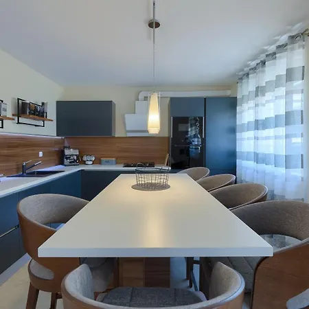 Apartment Brand New Excellence