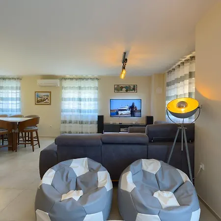 Brand New Excellence Apartment *